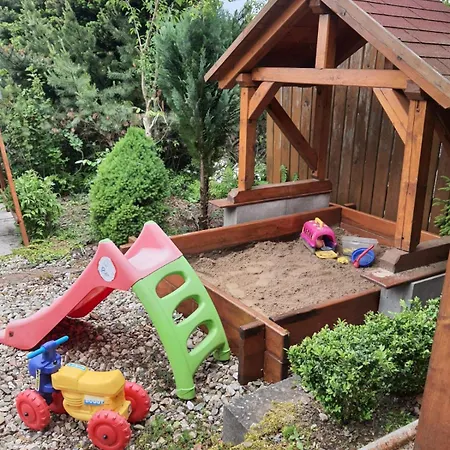 Chaloupka U Náchoda Pro Rodiny S Dětmi Casa de Férias
